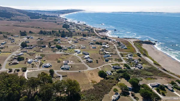 a view of a parking area