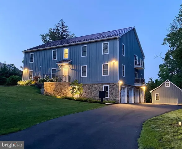 $2,800 | 301 Edgeboro Drive, Unit 2, Newtown, PA 18940