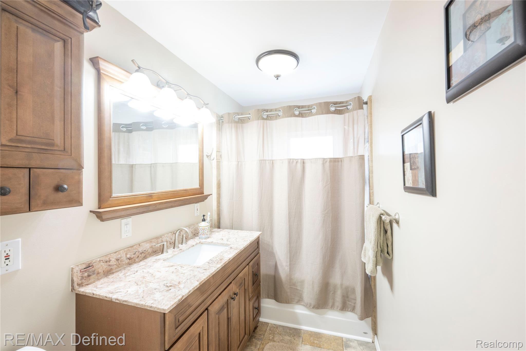 2583 Harrison Avenue Rochester, MI 48307 - Photo 13 of 31 Bathroom.1_1