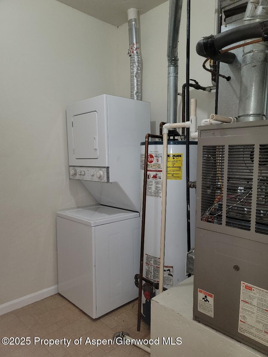 2701 Midland Avenue, Unit 511 Glenwood Springs, CO 81601 - Photo 11 of 21 a utility room with dryer and washer