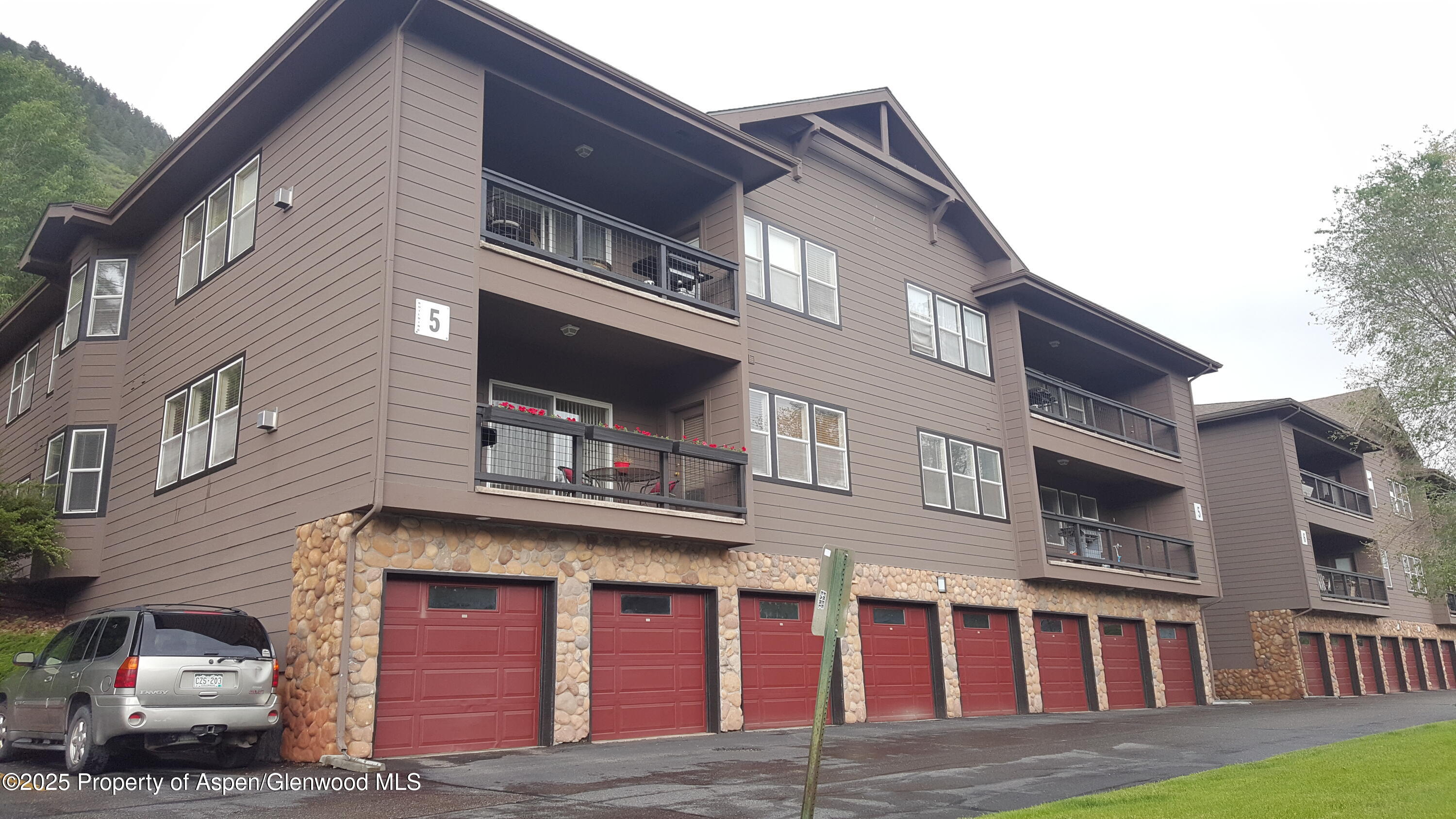 2701 Midland Avenue, Unit 511 Glenwood Springs, CO 81601 - Photo 20 of 21 a front view of residential houses with yard