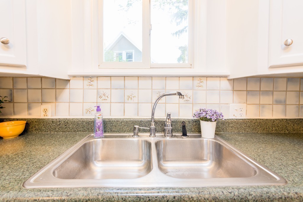 55 Crown Street Springfield, MA 01108 - Photo 7 of 30 a bathroom with a granite countertop sink and a bathtub