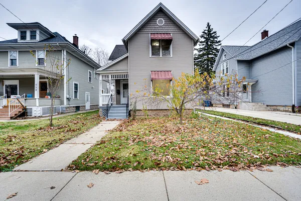 $1,700 | 735 Sexton Street, Unit 2, Aurora, IL 60505