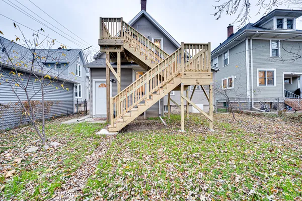 $1,700 | 735 Sexton Street, Unit 2, Aurora, IL 60505