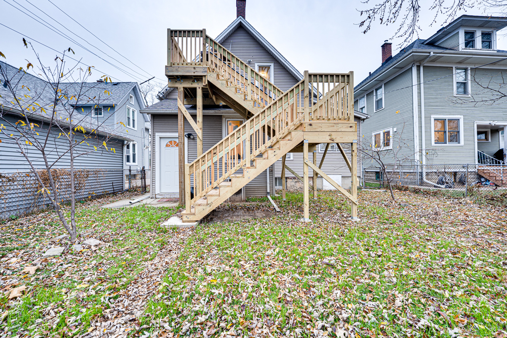 735 Sexton Street, Unit 2 Aurora, IL 60505 - Photo 15 of 18 a house view with a garden space