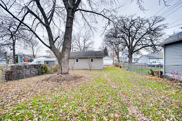 $1,700 | 735 Sexton Street, Unit 2, Aurora, IL 60505