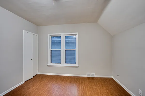 $1,700 | 735 Sexton Street, Unit 2, Aurora, IL 60505