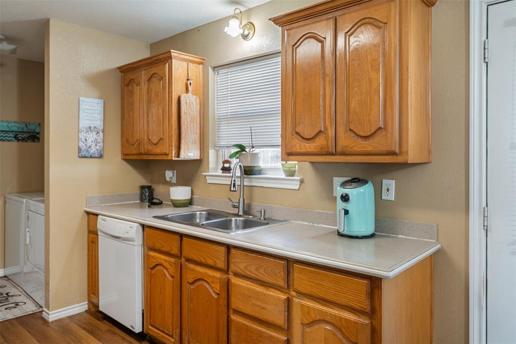 924 Guam Street Tool, TX 75143 - Photo 12 of 29 a kitchen with sink and mirror