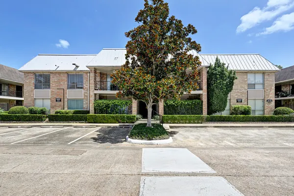 $1,800 | 2230 South Piney Point Road, Unit 104, Houston, TX 77063