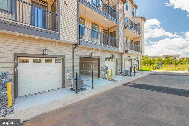 $2,850 | 43357 Radford Divide Terrace, Ashburn, VA 20148