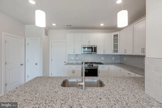 $2,850 | 43357 Radford Divide Terrace, Ashburn, VA 20148