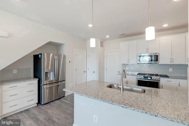 $2,850 | 43357 Radford Divide Terrace, Ashburn, VA 20148