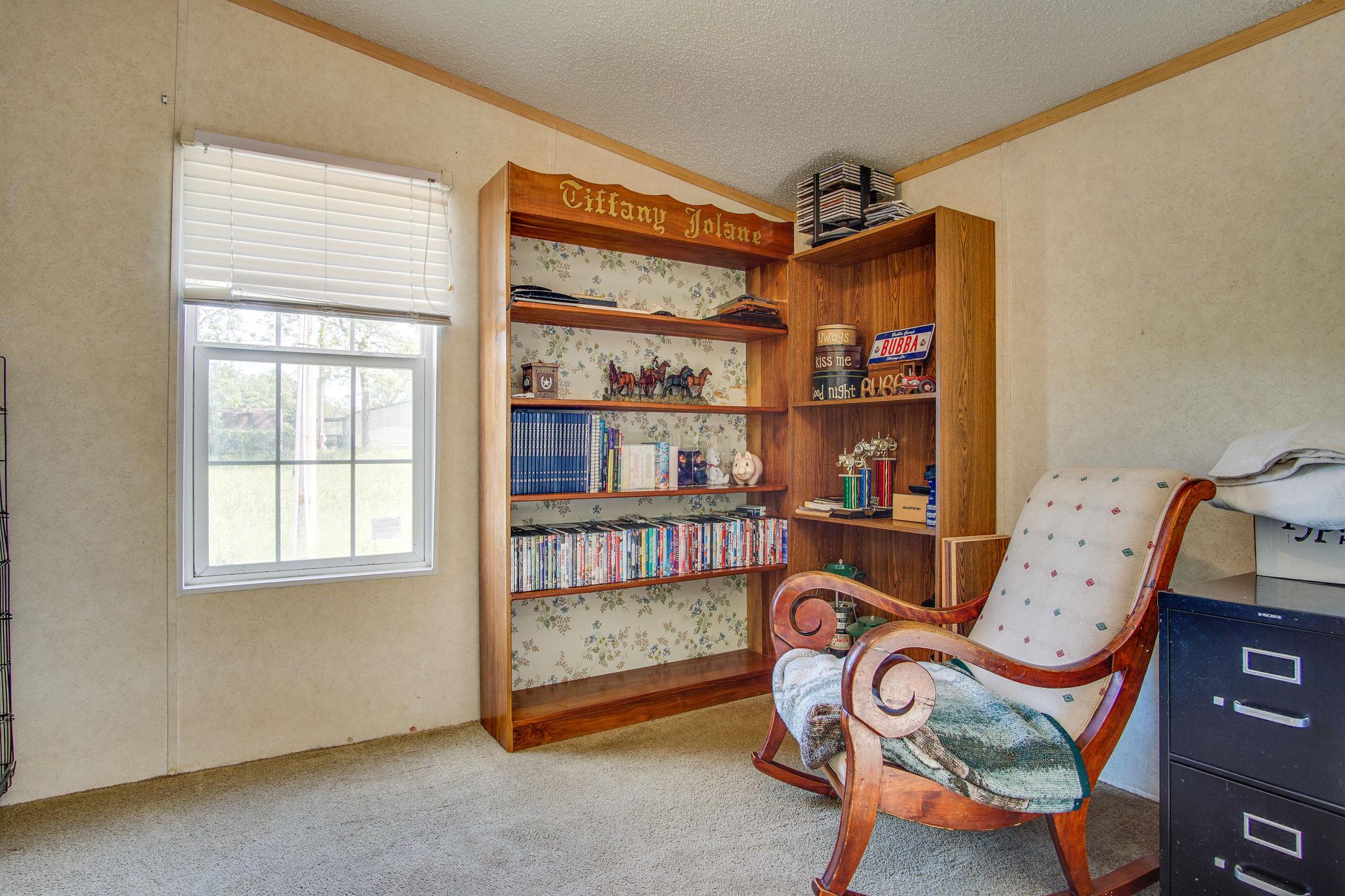 5318 Tobe Robertson Road Columbia, TN 38401 - Photo 18 of 26 Enjoy your own private sitting room right in your master bedroom!
