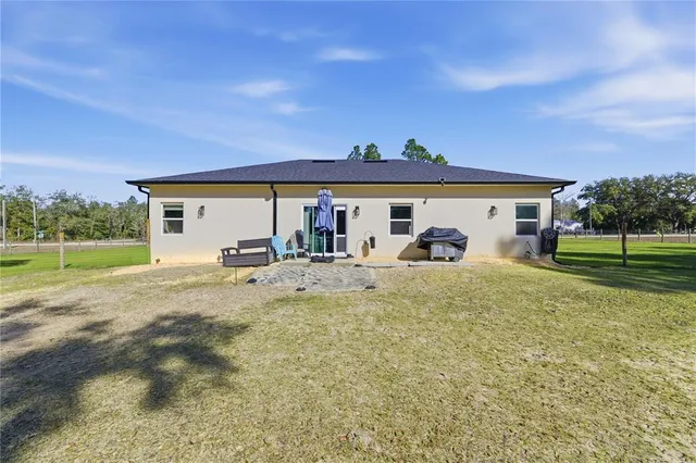 a view of a house with backyard porch and garden