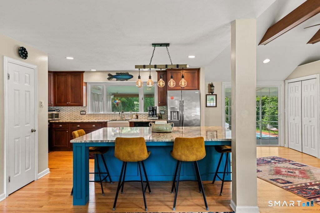 28 Oak Grove Road Brookfield, CT 06804 - Photo 5 of 37 Gallery Image 5
