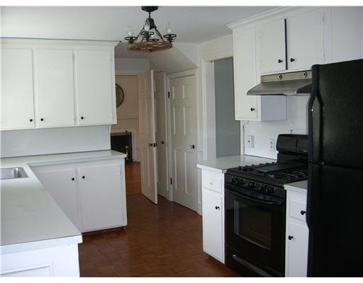 12 Humphreys Road Barrington, RI 02806 - Photo 7 of 12 Kitchen.