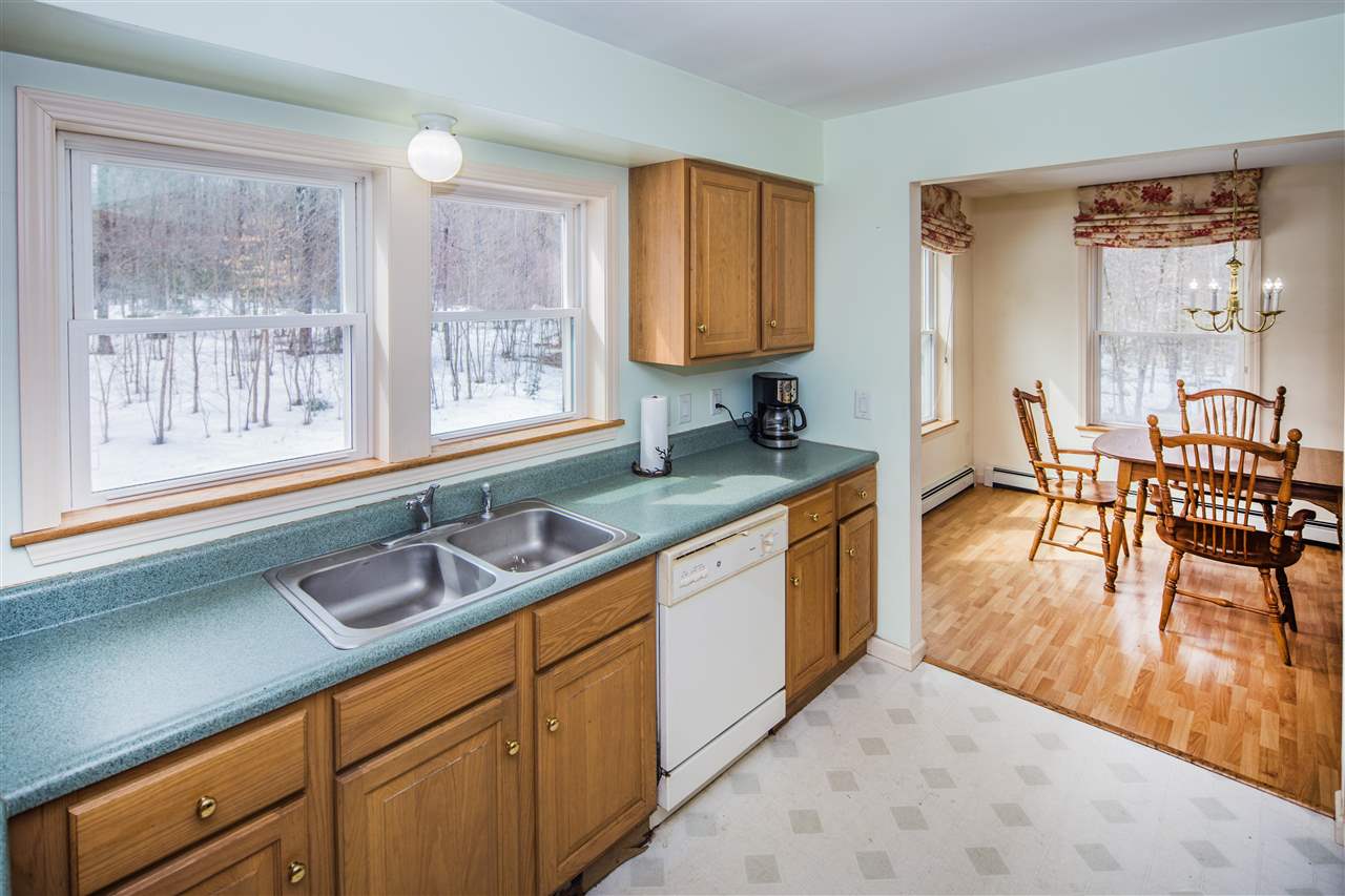 401 Oak Lodge Road Rochester, VT 05767 - Photo 8 of 38