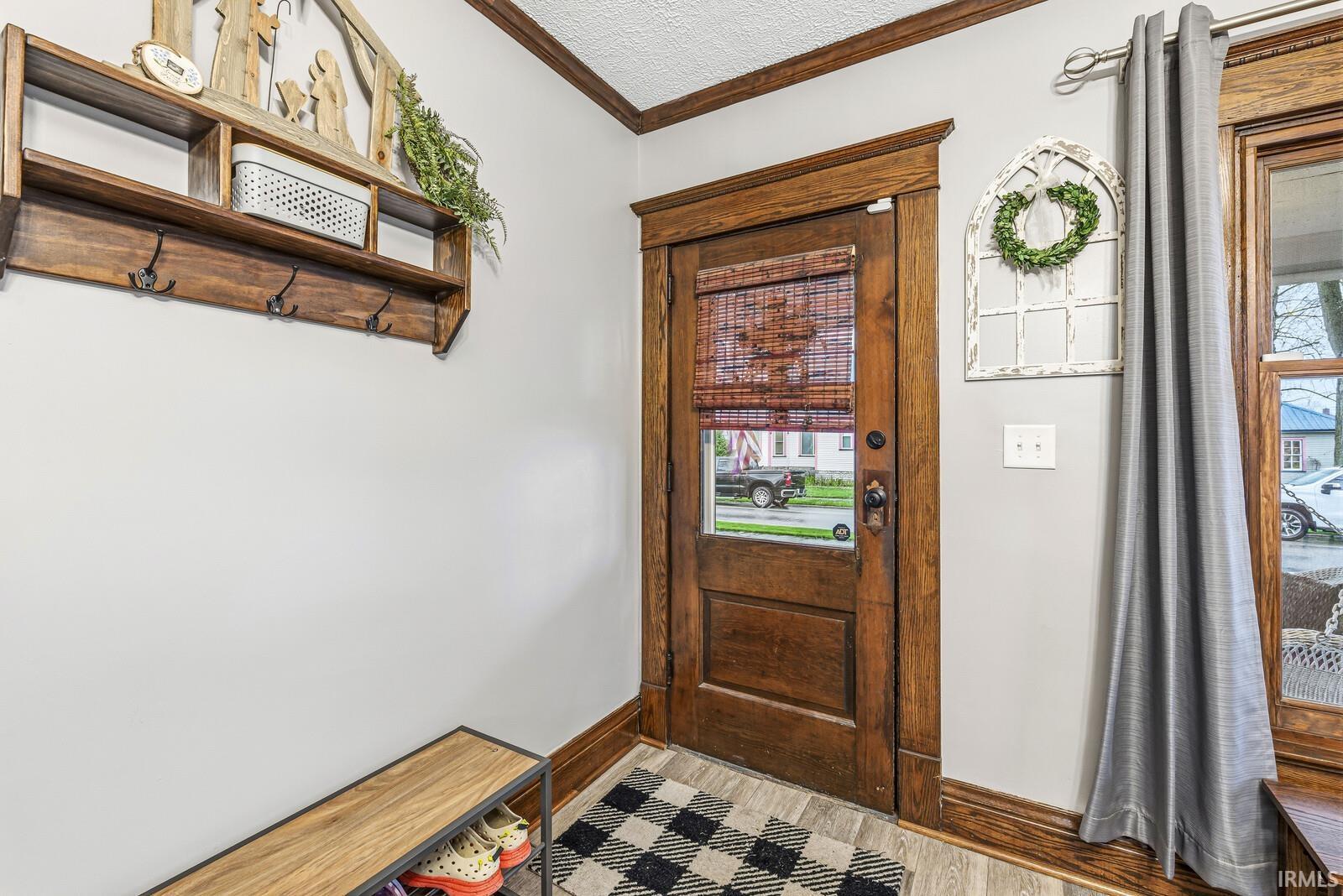 403 East Centennial Street Nappanee, IN 46550 - Photo 2 of 32