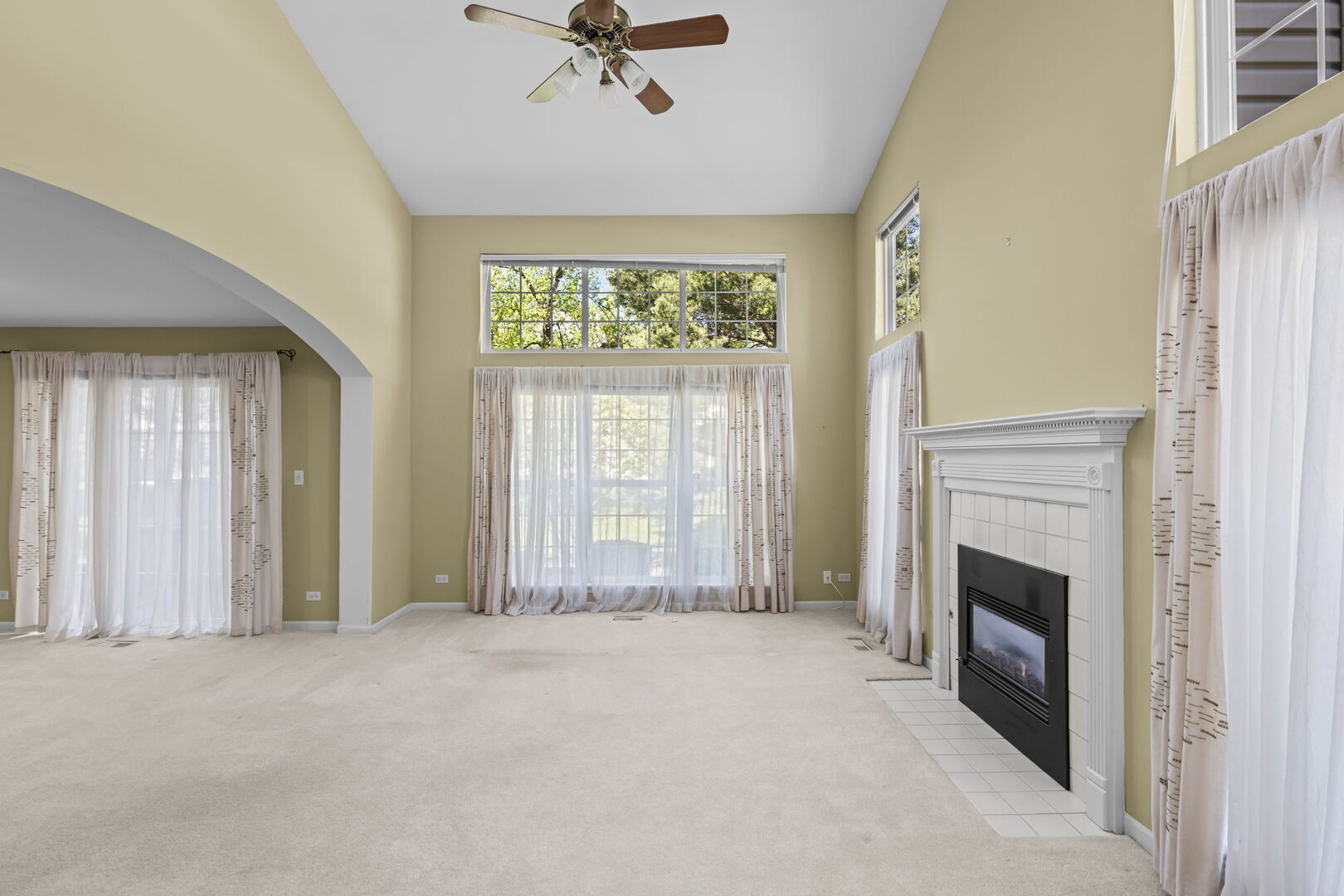 828 Old Checker Road Buffalo Grove, IL 60089 - Photo 3 of 19