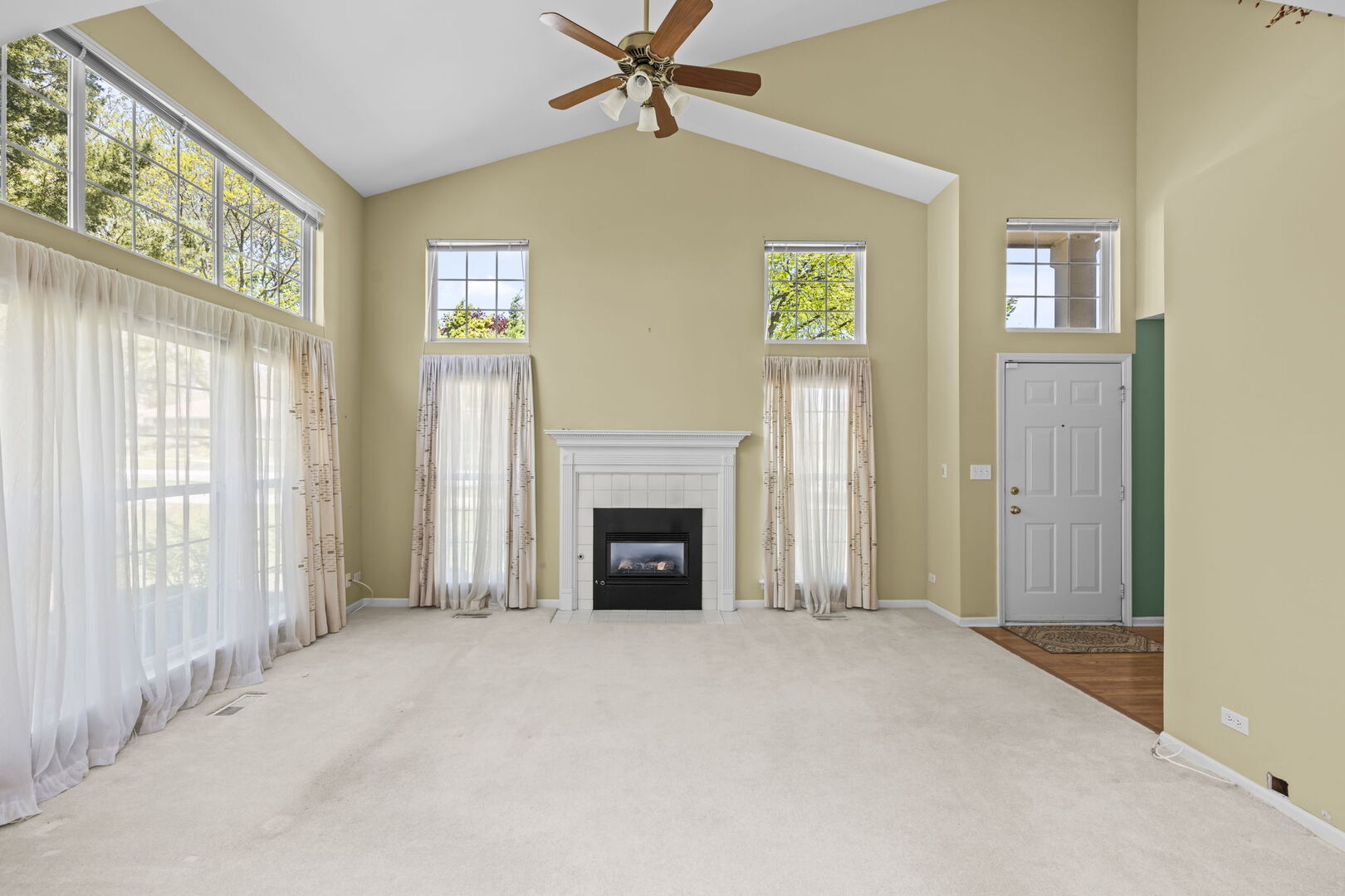 828 Old Checker Road Buffalo Grove, IL 60089 - Photo 4 of 19