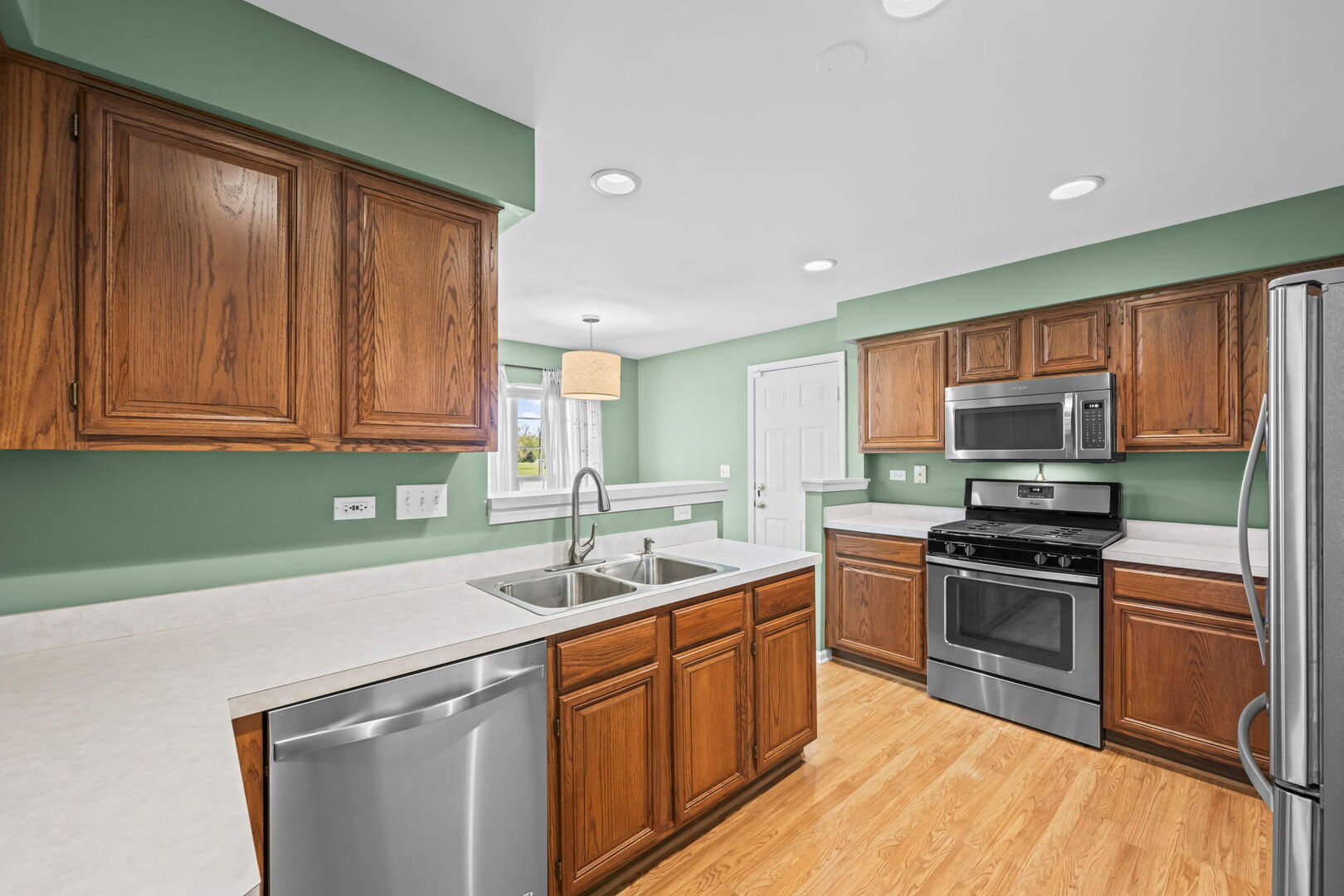 828 Old Checker Road Buffalo Grove, IL 60089 - Photo 5 of 19