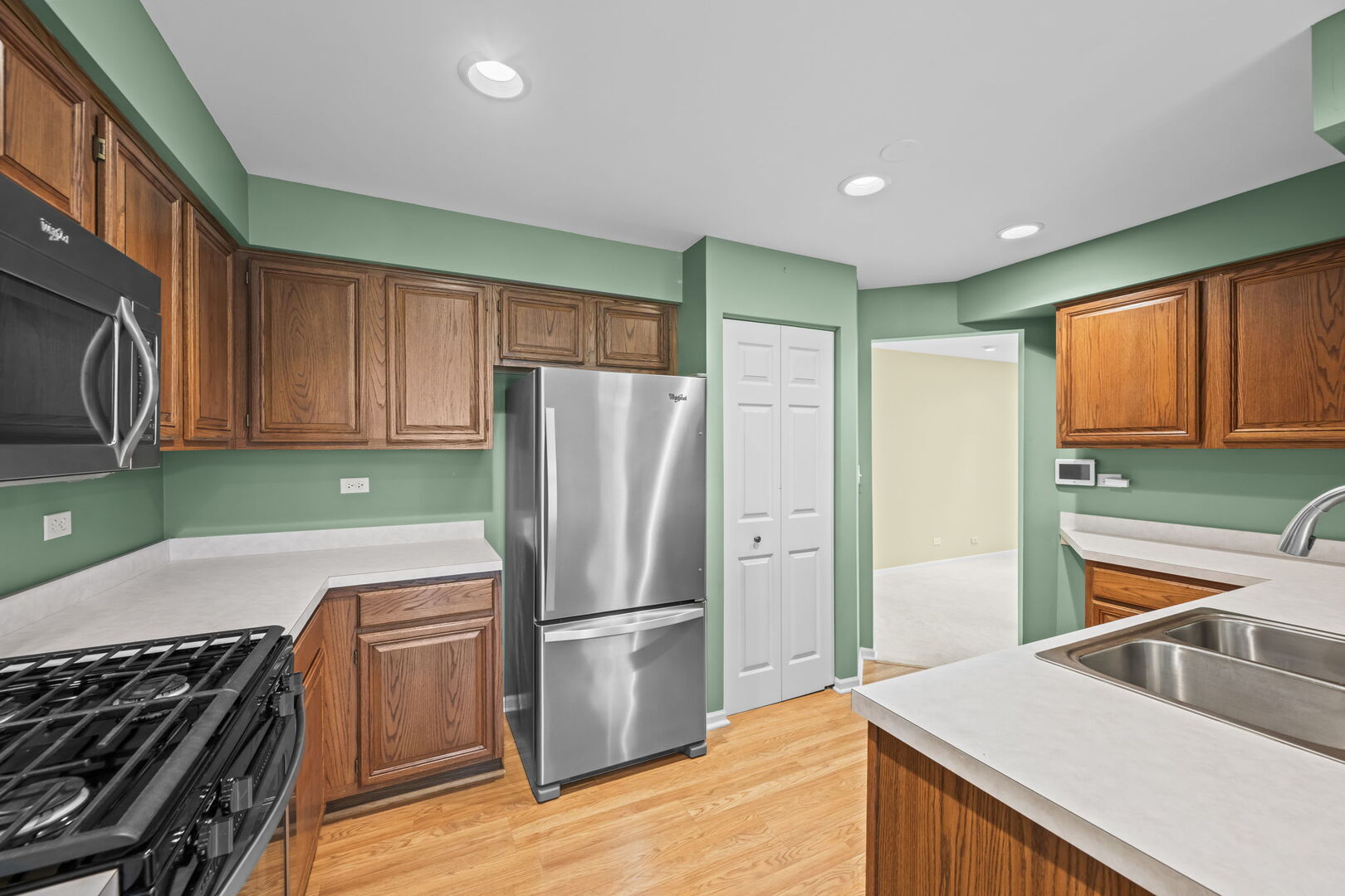 828 Old Checker Road Buffalo Grove, IL 60089 - Photo 6 of 19