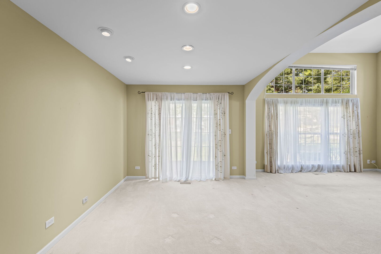 828 Old Checker Road Buffalo Grove, IL 60089 - Photo 8 of 19