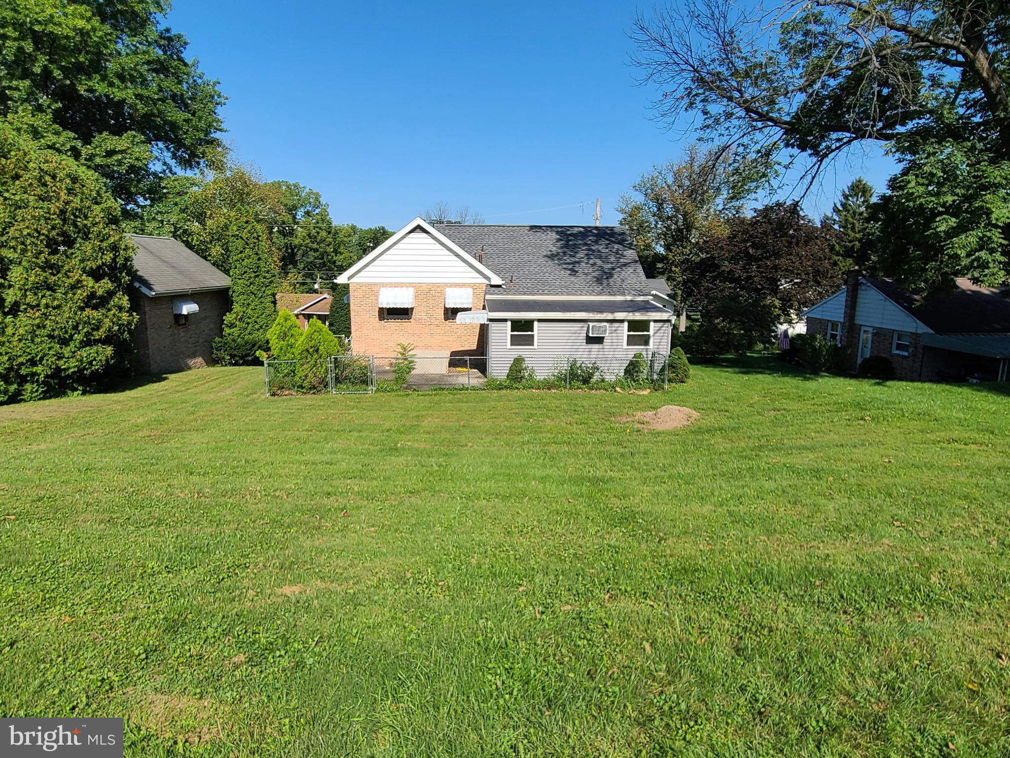 921 Crestview Avenue Reading, PA 19607 - Photo 2 of 3 Gallery Image 2