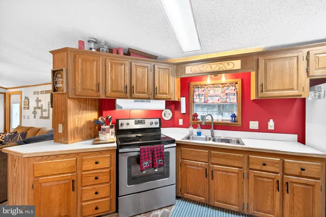 a kitchen that has a lot of cabinets in it