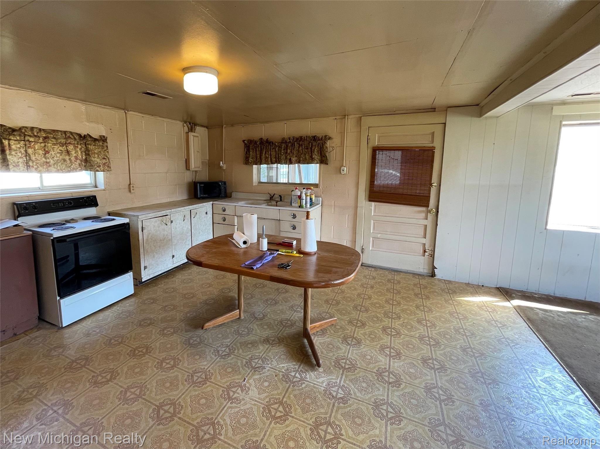 11065 Hyne Road Brighton, MI 48114 - Photo 9 of 16 09 Kitchen.jpeg