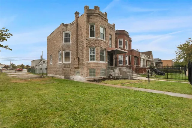 $499,000 | 4626 West Monroe Street, Chicago, IL 60644