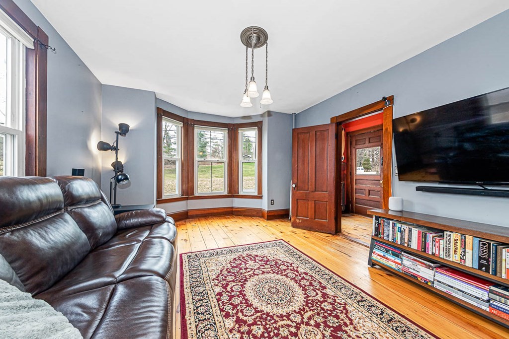 125 Whitehall Road Amesbury, MA 01913 - Photo 8 of 40 Gallery Image 8