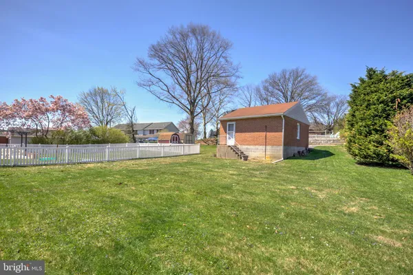 $325,000 | 210 South 8th Street, Akron, PA 17501