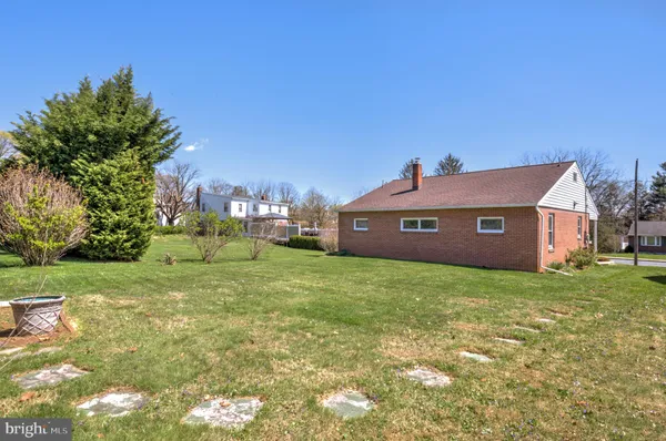 $325,000 | 210 South 8th Street, Akron, PA 17501