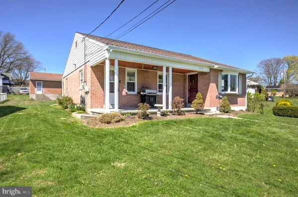 $325,000 | 210 South 8th Street, Akron, PA 17501