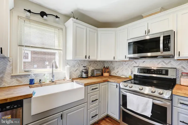 $325,000 | 210 South 8th Street, Akron, PA 17501