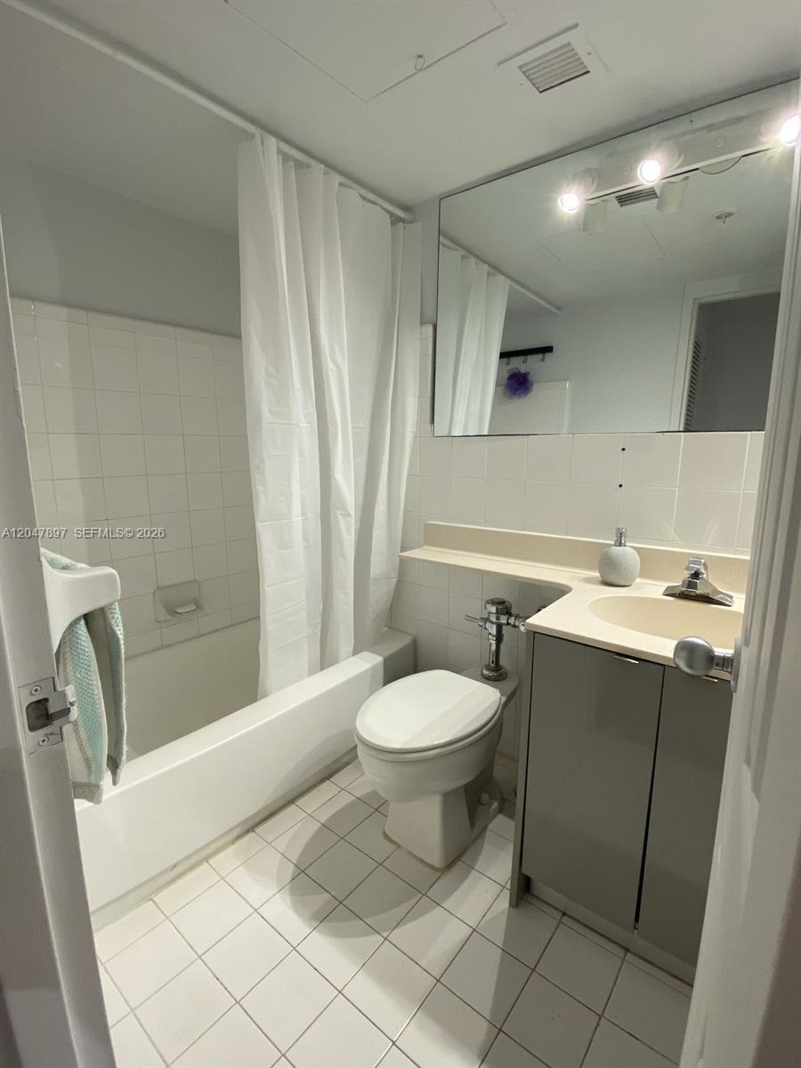 1500 Bay Road, Unit 1408S Miami Beach, FL 33139 - Photo 8 of 12