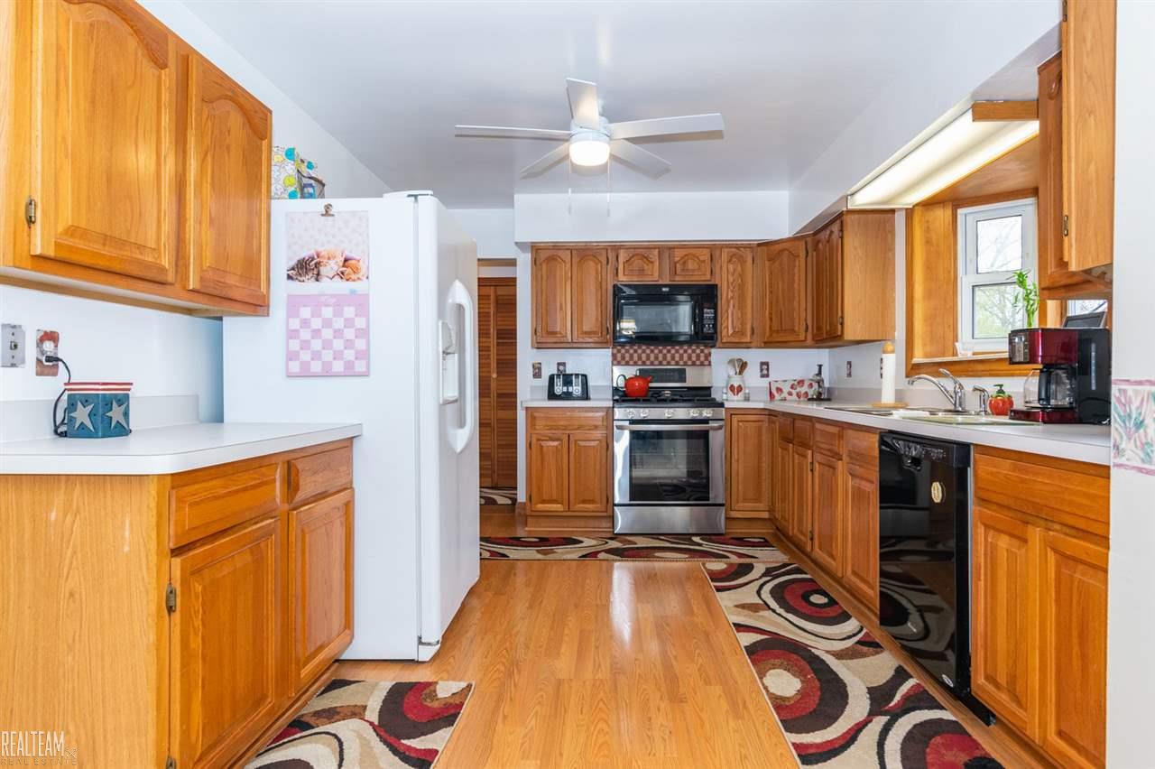 1936 Gilsam Street Rochester, MI 48309 - Photo 9 of 25 50009851-8.JPG