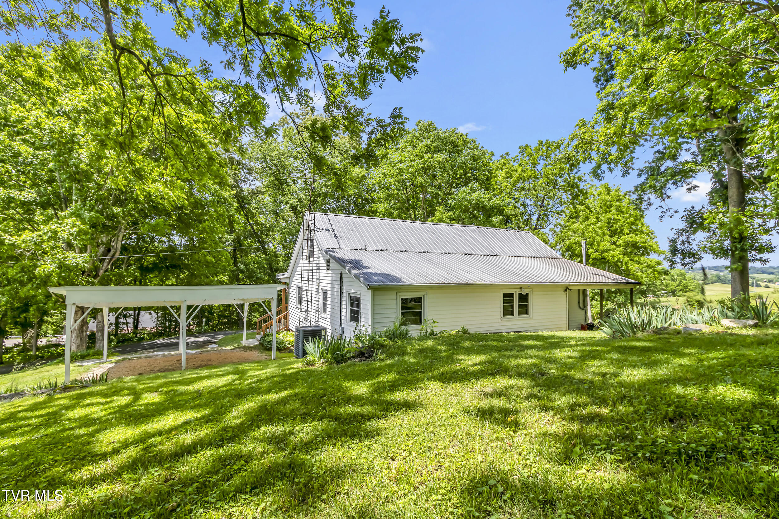 1214 Old Cemetery Road Greeneville, TN 37745 - Photo 6 of 28 img_7137