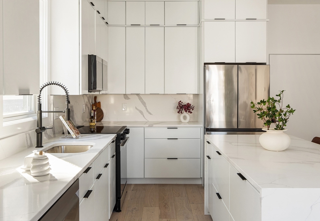 140 Shirley Street, Unit 204 Winthrop, MA 02152 - Photo 2 of 21