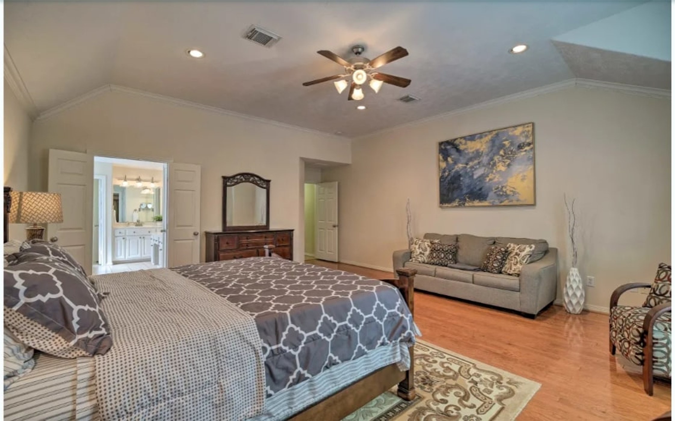 1006 Rochow Street, Unit A Houston, TX 77019 - Photo 17 of 29 Primary bedroom with sofa bed
