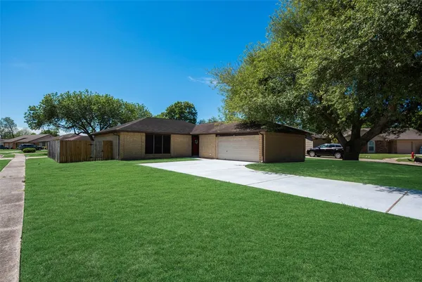 $2,000 | 2779 Forest Point Drive, League City, TX 77573
