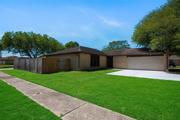 $2,000 | 2779 Forest Point Drive, League City, TX 77573