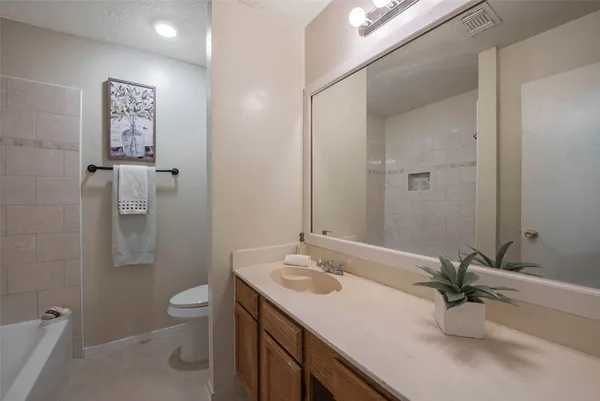 $2,000 | 2779 Forest Point Drive, League City, TX 77573