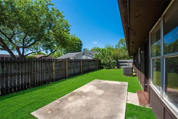 $2,000 | 2779 Forest Point Drive, League City, TX 77573