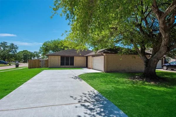$2,000 | 2779 Forest Point Drive, League City, TX 77573