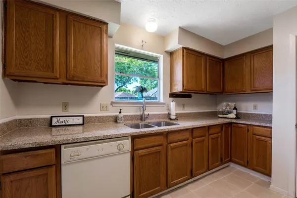 $2,000 | 2779 Forest Point Drive, League City, TX 77573
