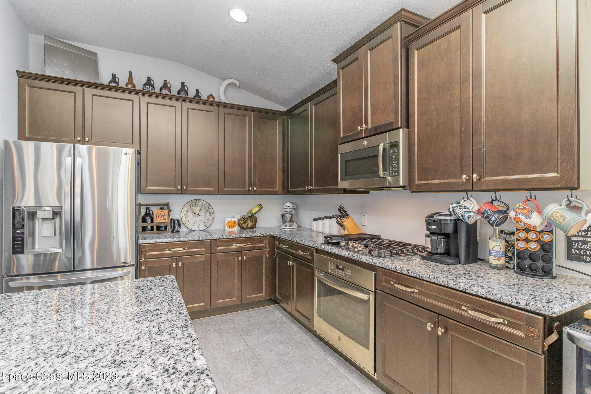 4362 Ruthann Circle Melbourne, FL 32934 - Photo 10 of 25 LOTS OF CABINETS