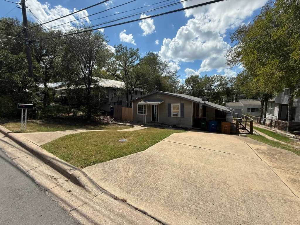1300 Delano Street Austin, TX 78721 - Photo 2 of 11 View of front facade with concrete driveway