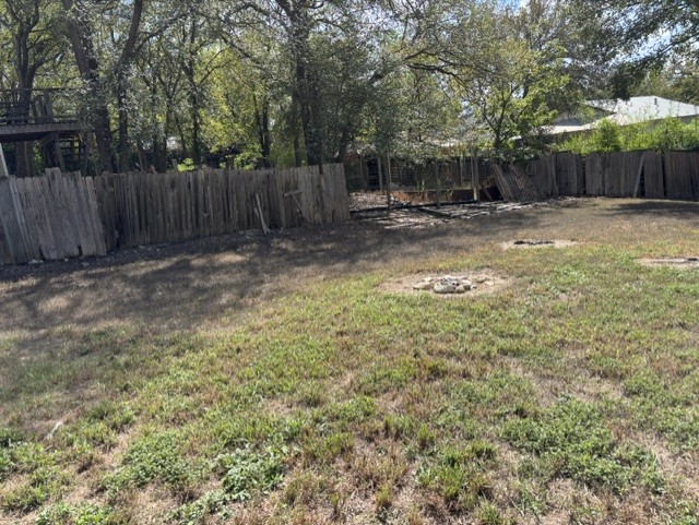 1300 Delano Street Austin, TX 78721 - Photo 6 of 11 View of fenced backyard